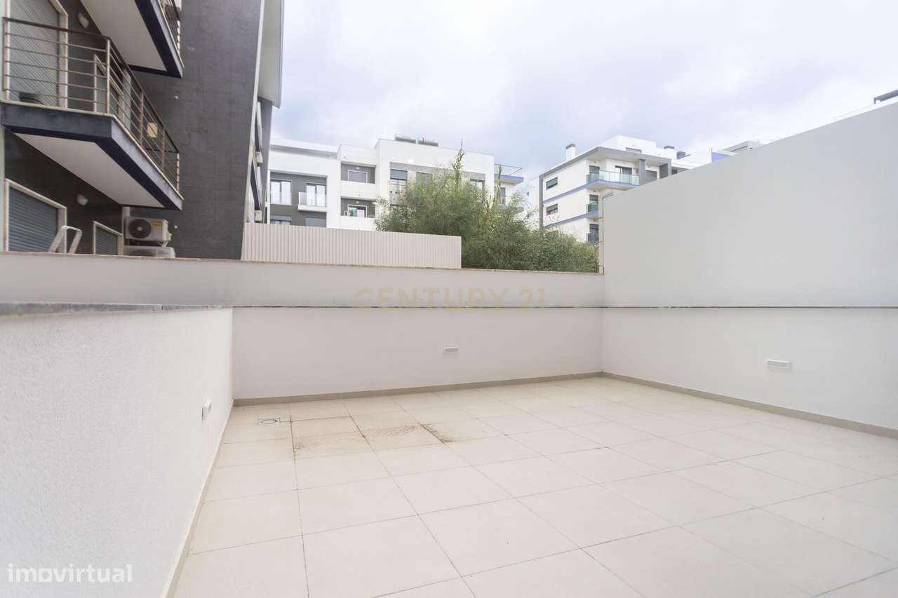 Dois Apartamentos Modernos (T3 + T2) na Qta. do Desembargador – Feijó-48