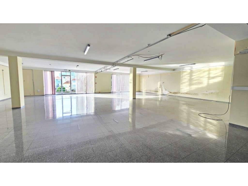 Espaço comercial no coração do Porto - Grande imagem: 2/18