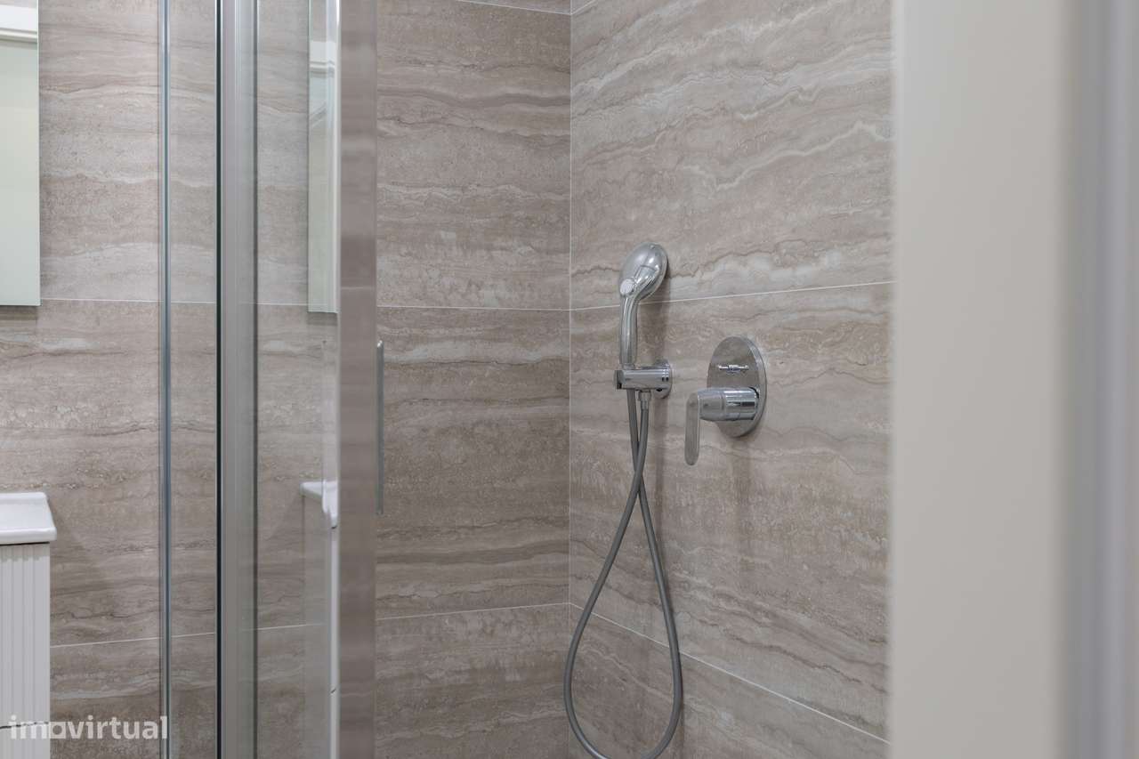 Apartamento T3 Novo a Estrear | 3 Suites | Vista Rio | Garagem Box | C-29