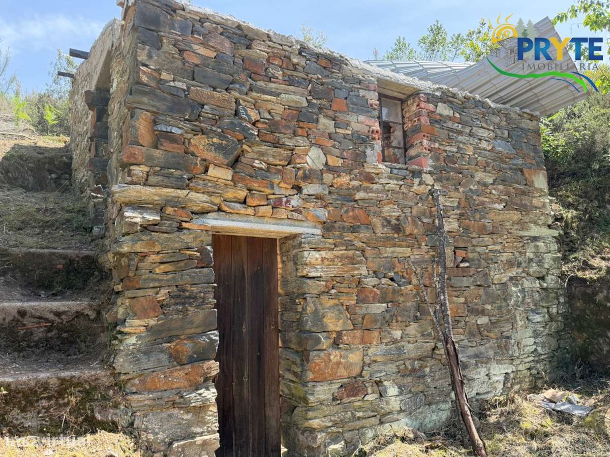 Terreno com uma ruína não registada a 6 quilómetros da Sertã-11