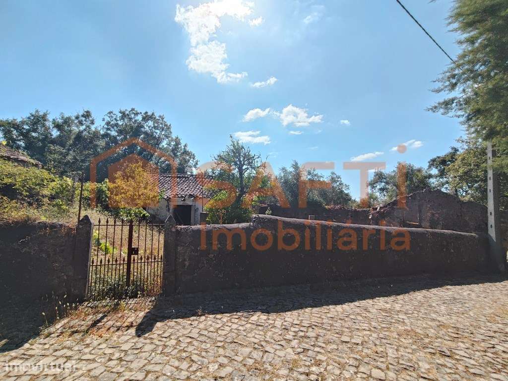 MORADIAS PARA RECONSTRUÇÃO, COM TERRENO DE CULTIVO TODO MURADO. - Grande imagem: 5/42