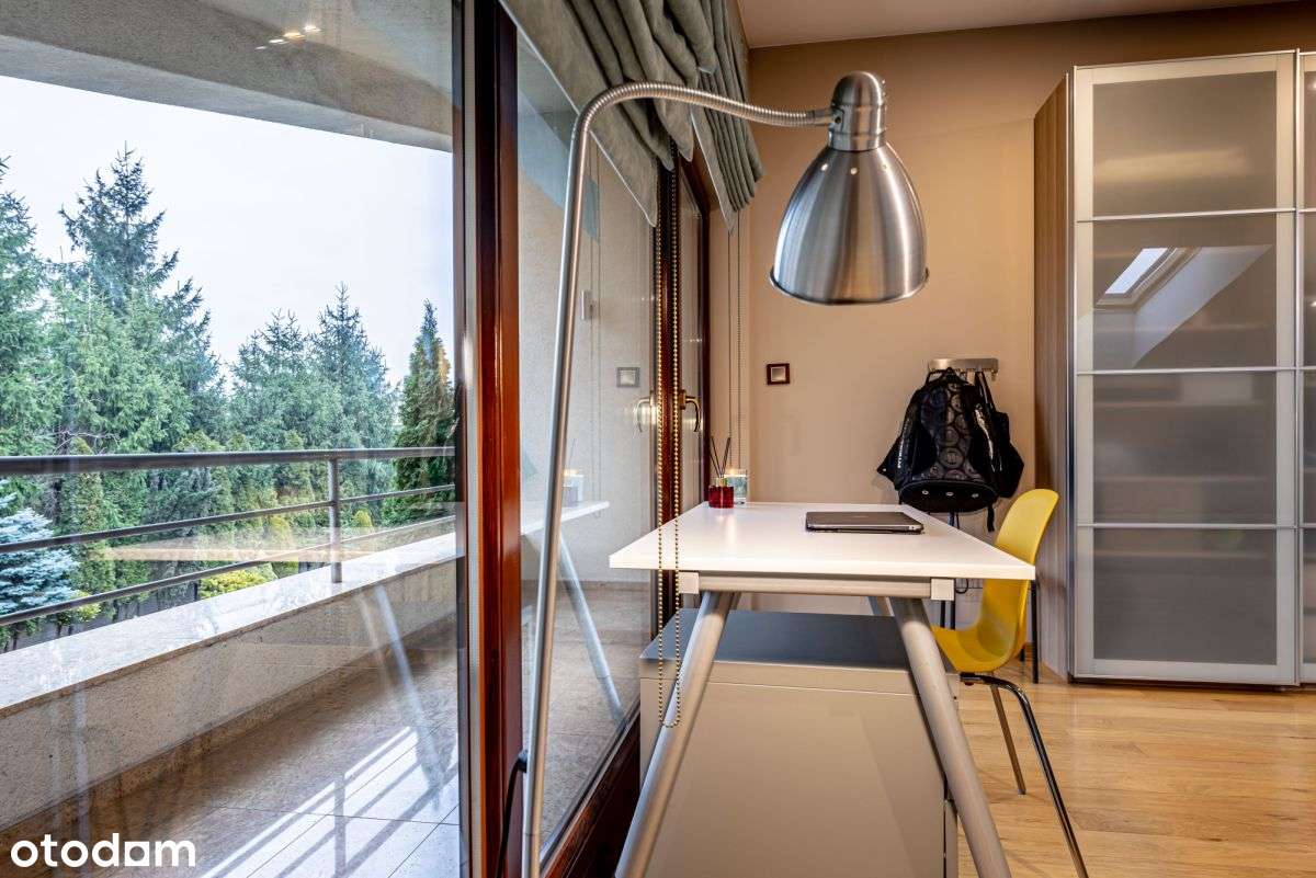 Elegancki dom z częścią biurowo-magazynową-8