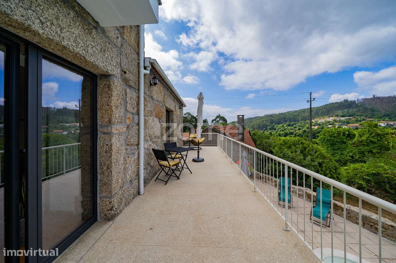 Moradia T5 + 1 com Piscina em Espinho, Braga-32