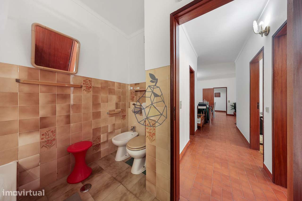 Apartamento T2 com Garagem e Elevador — Portimão-28
