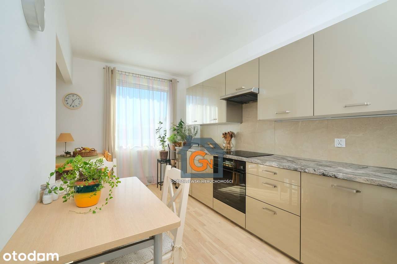 Sprzedam 4 pok mieszkanie o pow. 90m2 + miejsce parkingowe w garażu.-2