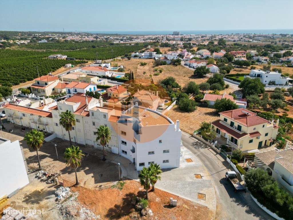 Prédio Novo com 4 Apartamentos (Classe A), Elevador e Orientação a ... - Grande imagem: 5/11