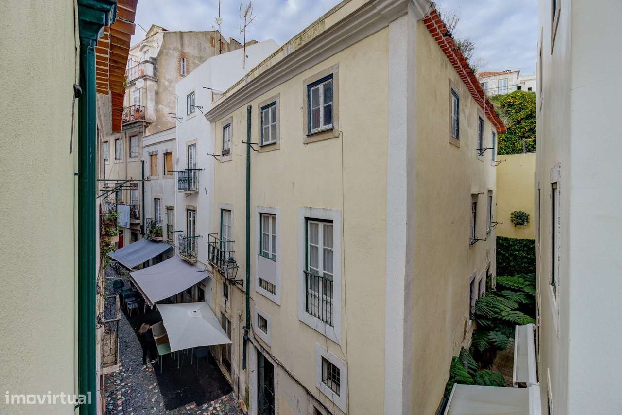 Apartamento T2  com 2 WC | Renovado | Rua do Salvador – Alfama | 1.º A-11