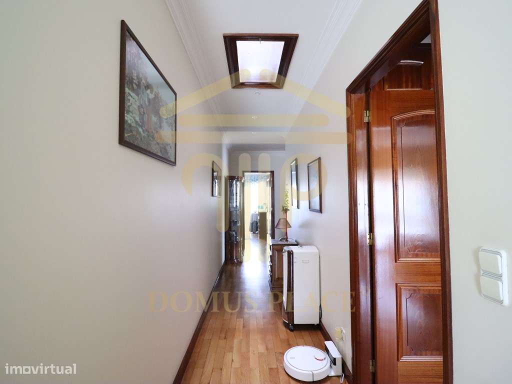 Moradia com Cave, Piscina e Terreno de 1878m² - Lavra
Vendida tota...-17