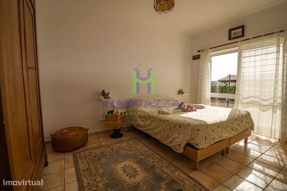 Fantástica Moradia Térrea T3+1, com piscina, grande jardim, e garagem,-45