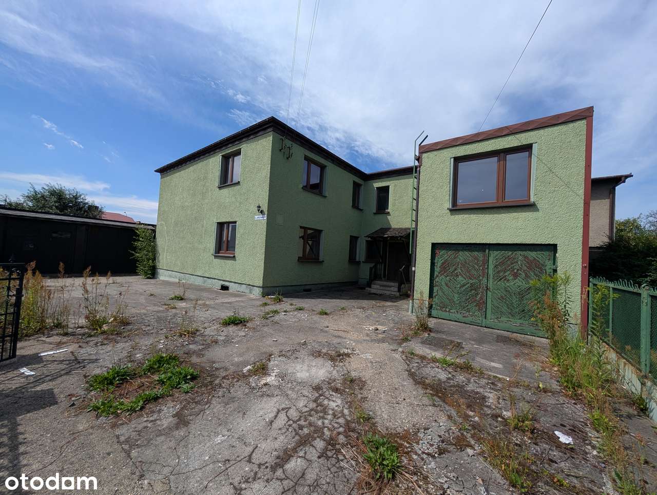 Dom z zapleczem pod działalność-garaże, możliwość 3 mieszkań!-1