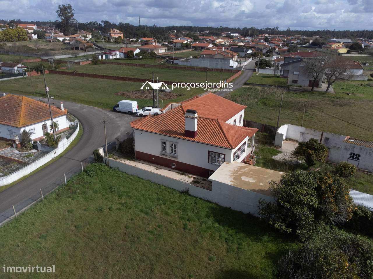 Moradia T3 com História, Conforto Moderno e Proximidade à Praia-32