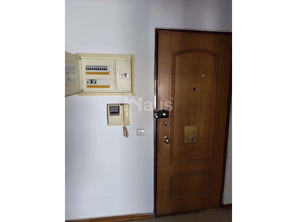 T3 com parqueamento e arrecadação - Grande imagem: 4/25