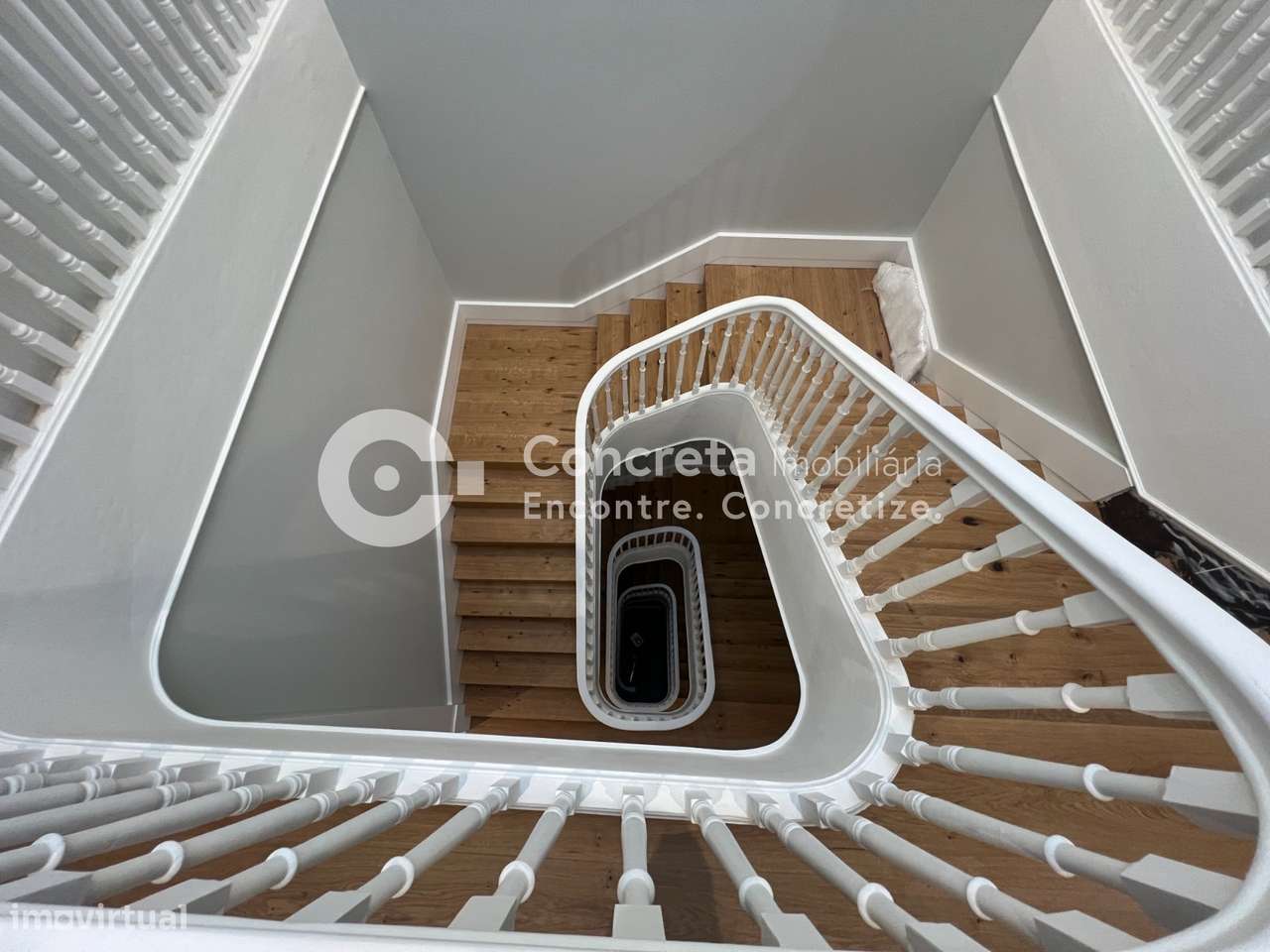 Apartamento T0 novo, mobilado e equipado no centro histórico de Braga-5
