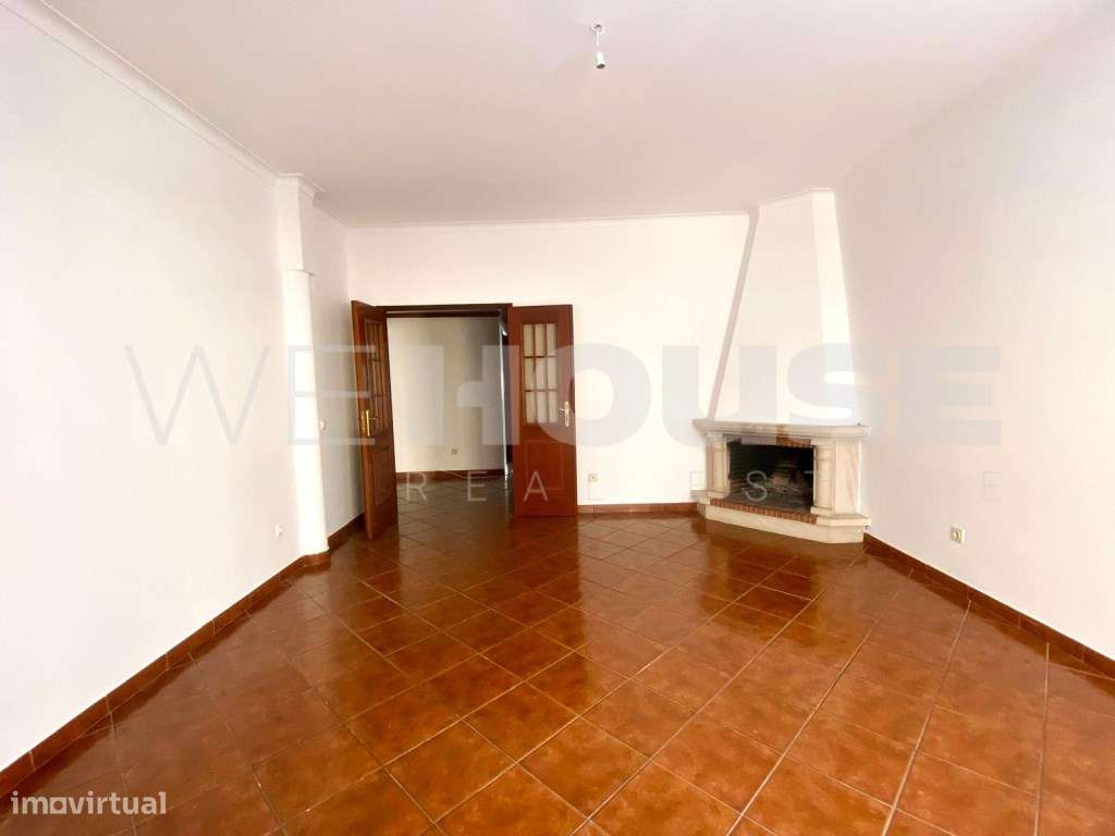Apartamento T2 rés do chão alto, com 96m2-5