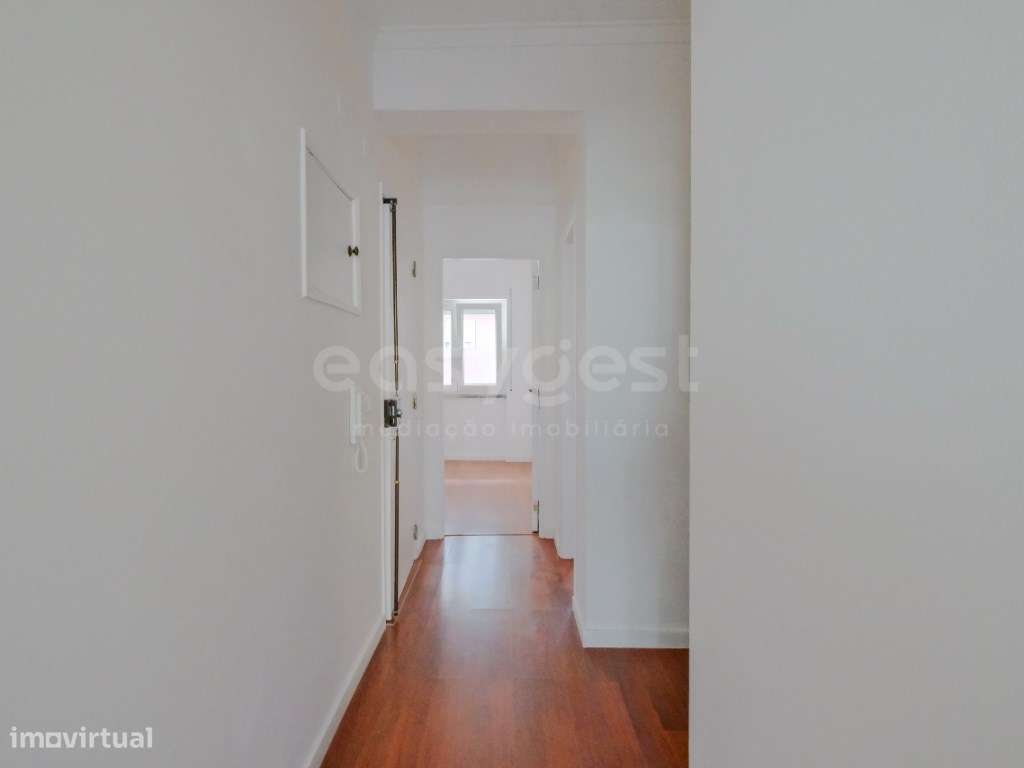 Duplex T3+2 totalmente renovado na Moita espaço e conforto - Grande imagem: 5/12