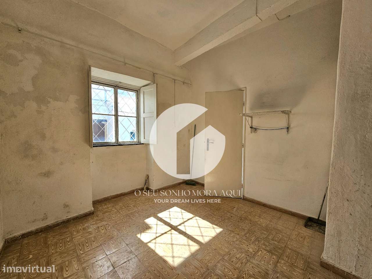 Moradia T5 com pisos independentes em Estoi-9