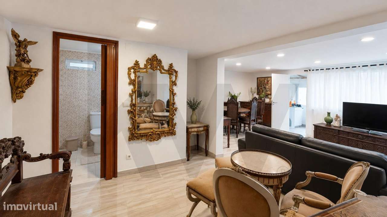 Apartamento T2 com espaço adicional independente | Almada-1