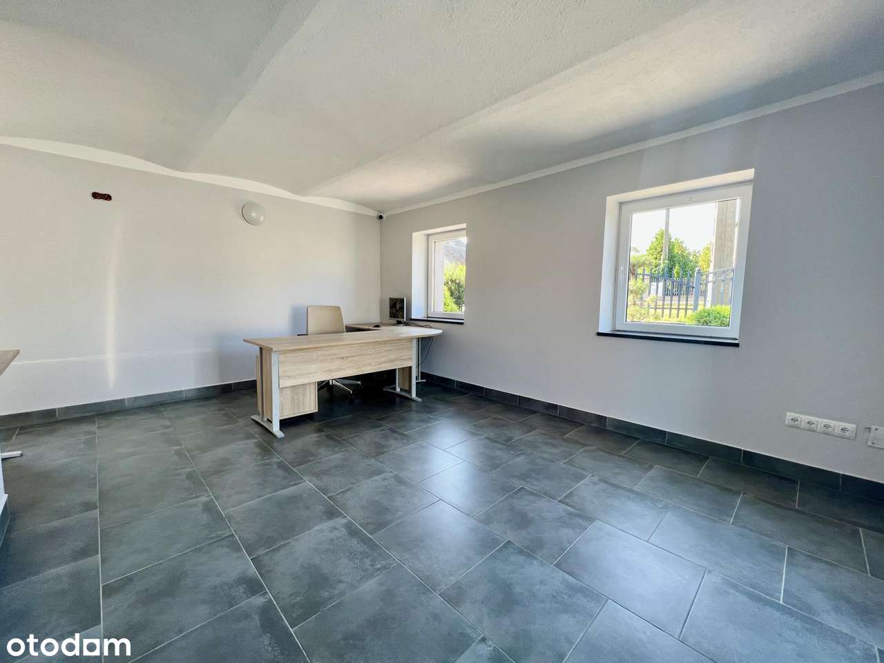 Budynek z placem przy obwodnicy Opola-5