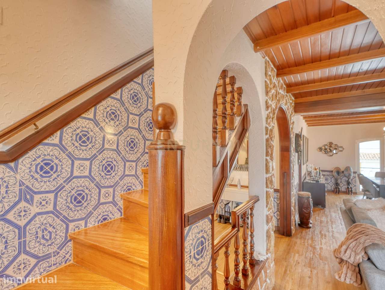 Magnífica Moradia T6 com Piscina, Garagem e Vista Desafogada em Sesimb-9