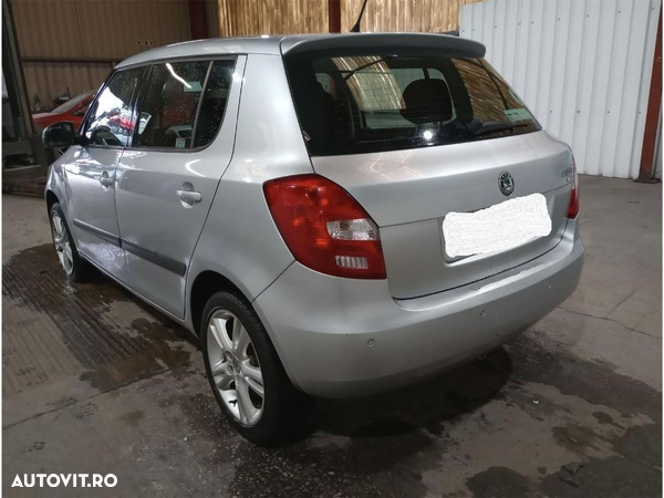 Far dreapta Skoda Fabia 2 2008 HATCHBACK 1.4 TDI BNV - 4