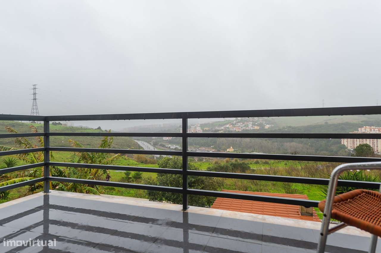 Moradia T-4+1 em Agualva Cacém-42