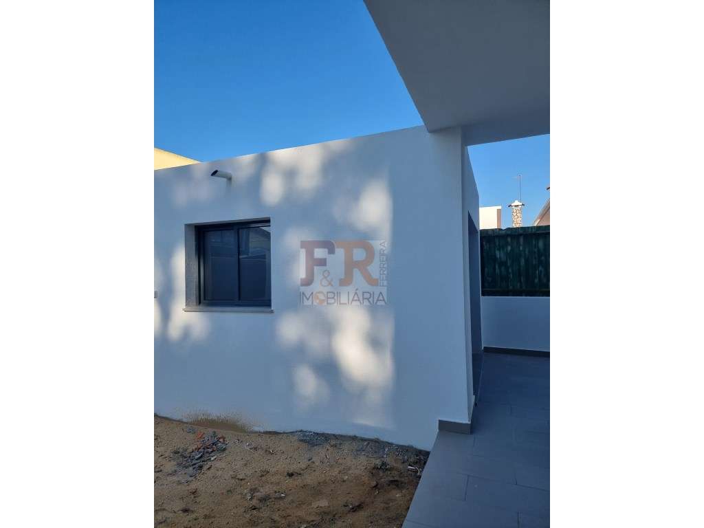 Moradia Geminada T3 com garagem e Terraço Quinta do Conde Sesimbra-47