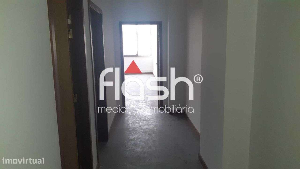 Venda de Espaço de loja/escritórios no Restelo-44