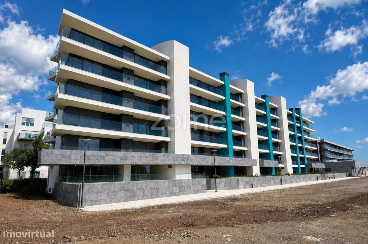 Apartamento T2 novo, com terraço e piscina, em Ponta Delgada-0