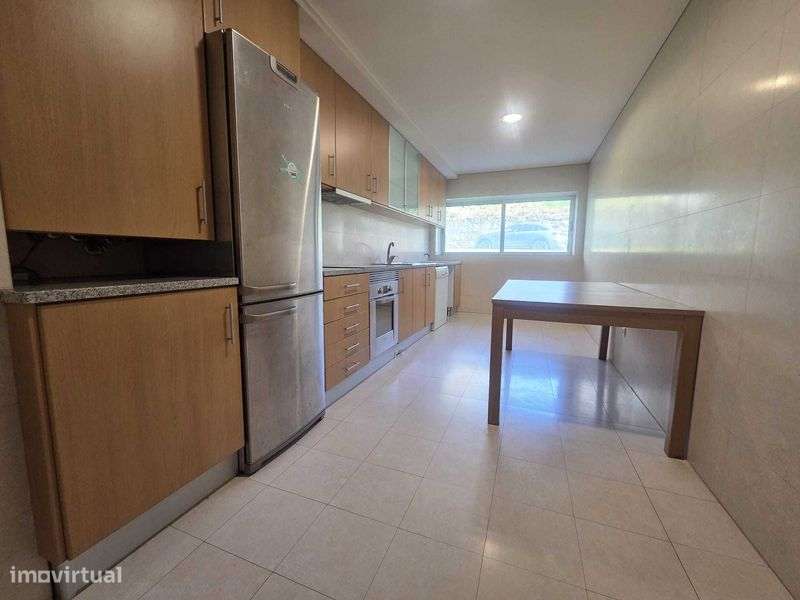 T3 em Guimarães com Excelente Localização e Vista para Zona Verde - Grande imagem: 5/12