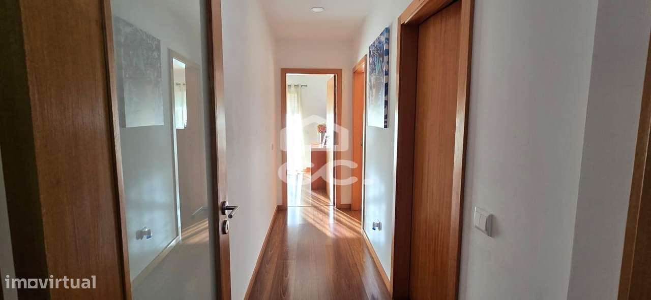 Moradia em Banda Restaurada T2+1 em Selho São Cristovão - Guimarães-7