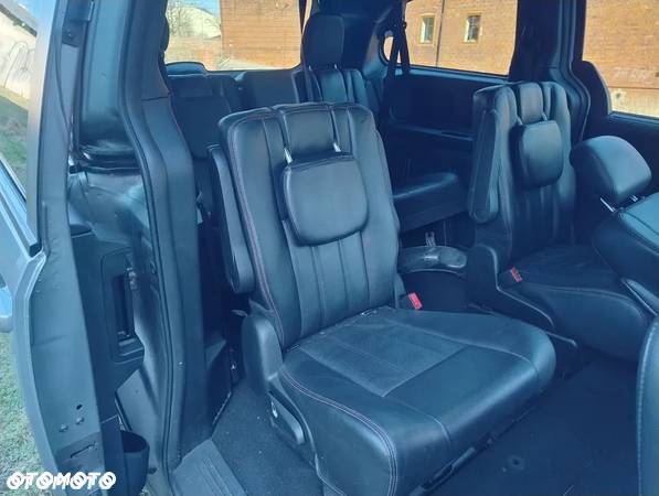 Dodge Grand Caravan - 13