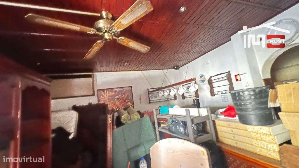 Prédio Habitacional Rés-do-Chão e 1º andar no Centro do Montijo - P...-16