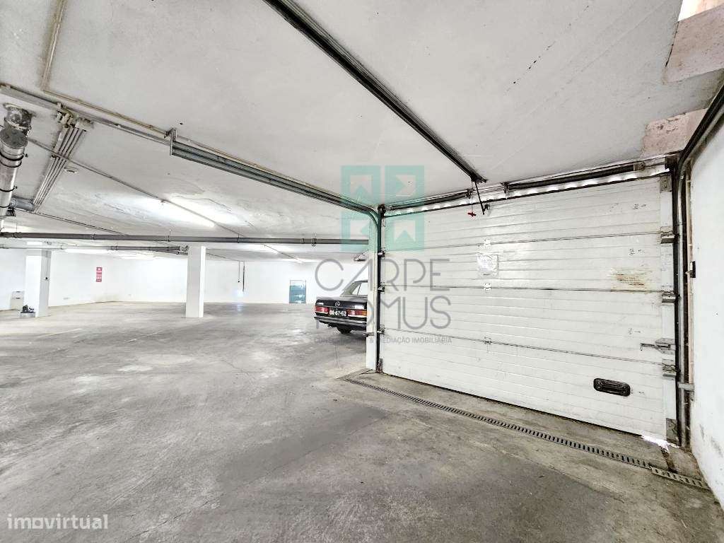 Espaçoso apartamento T3, com parqueamento, junto centro de Loulé, A...-55
