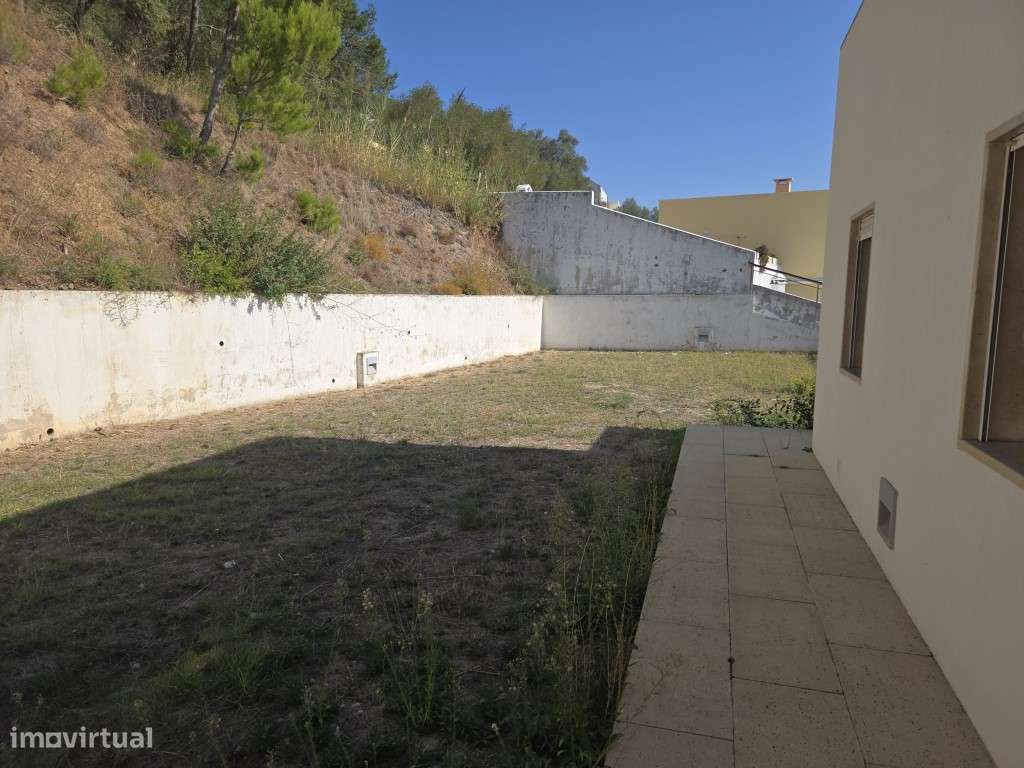 Moradia T5 com Terraço e Piscina-13