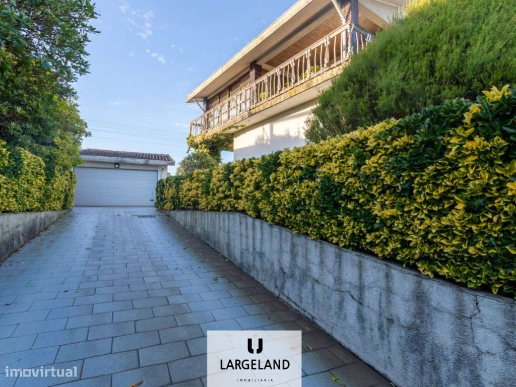 Moradia isolada T4 em Arrifana-13