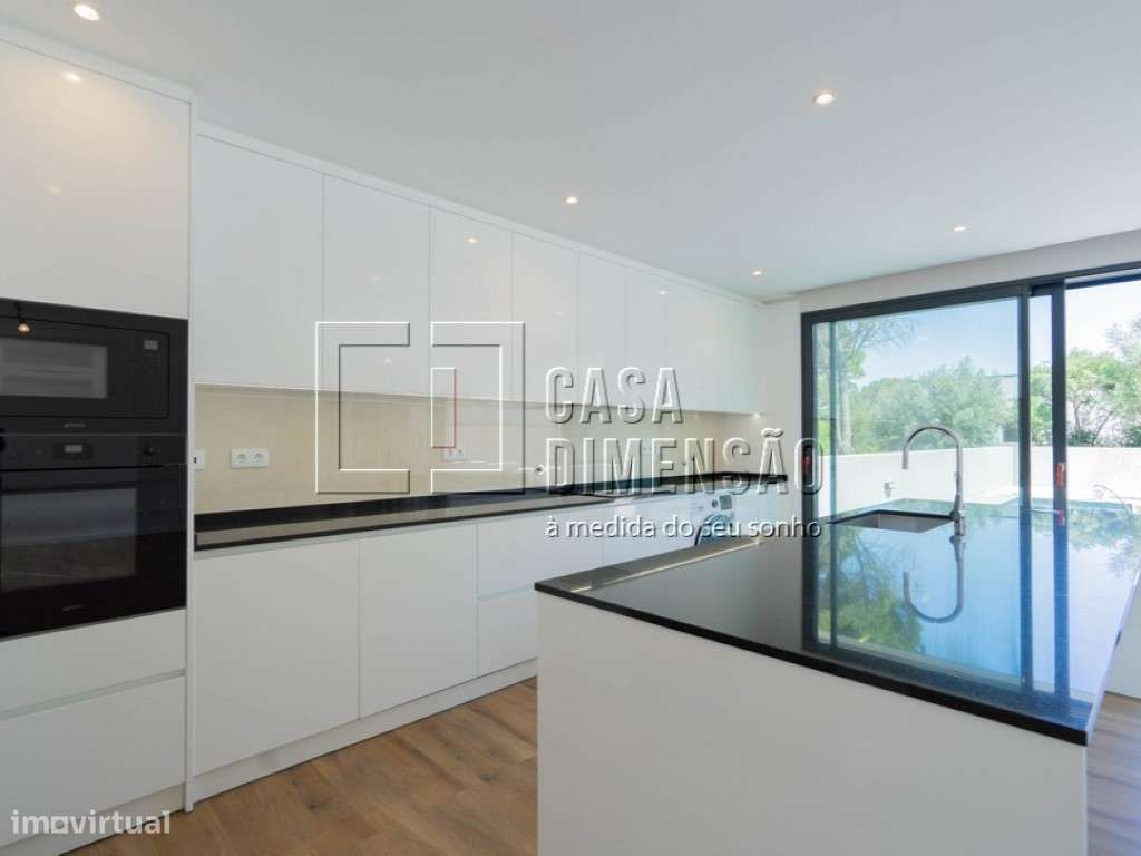 Moradia de Arquitectura Moderna de tipologia T3+1 em Oeiras com Pis...-12