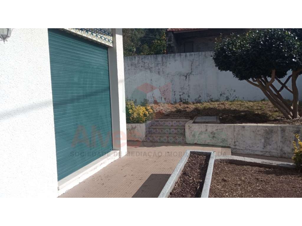 Moradia T5 de 4 frentes em Folgosa, Maia-3