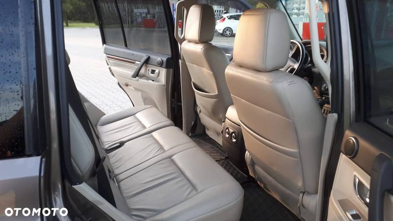 Mitsubishi Pajero 3.2 DID Elegance - 11