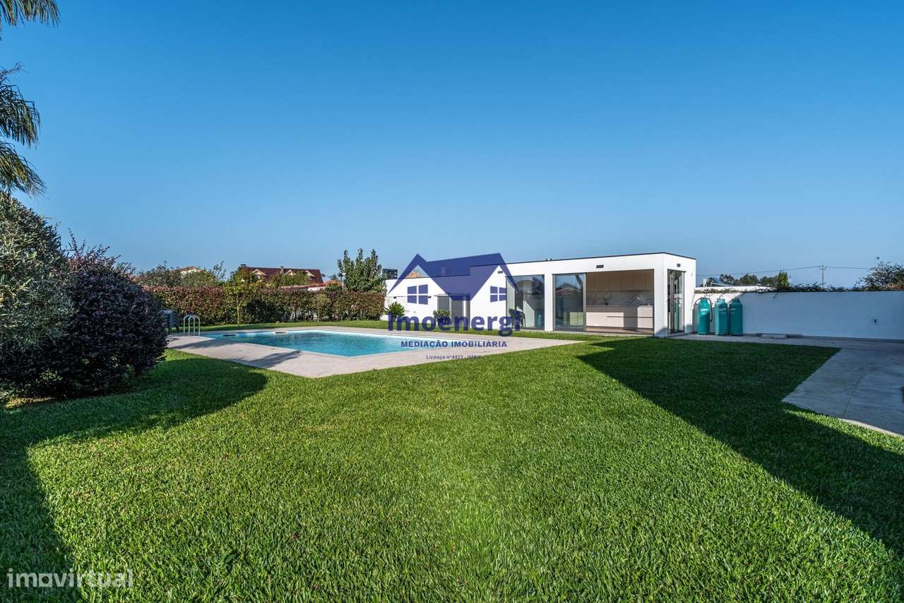 Excelente Moradia T4 de Luxo – 4 Frentes - Argivai-32