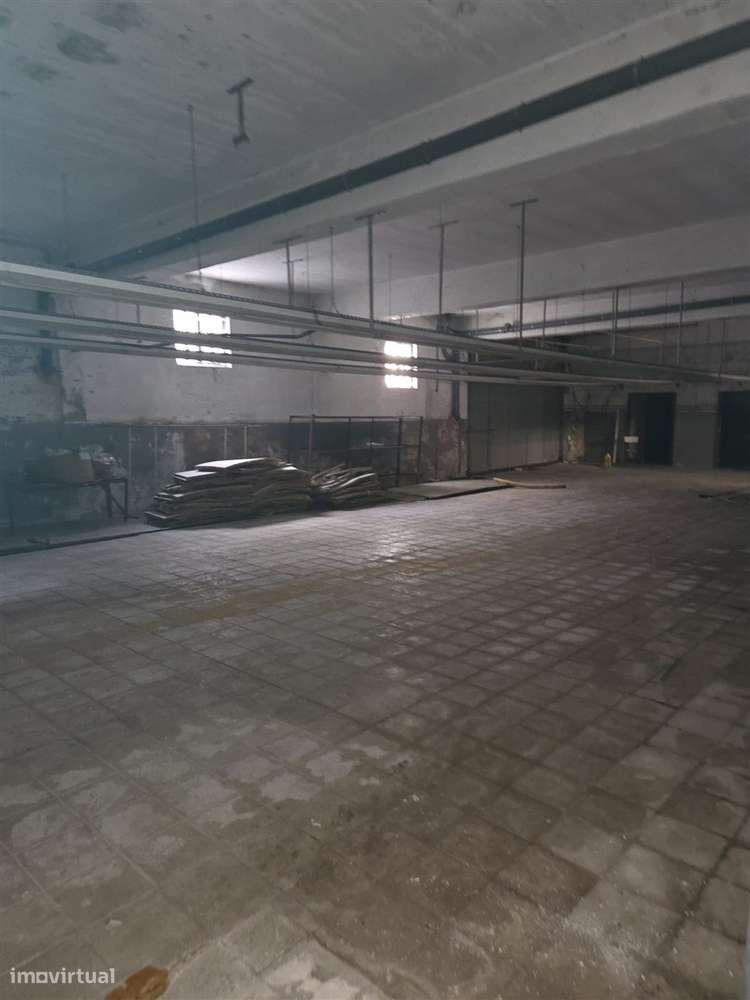 Armazém  Venda em Rio Mau,Penafiel-0