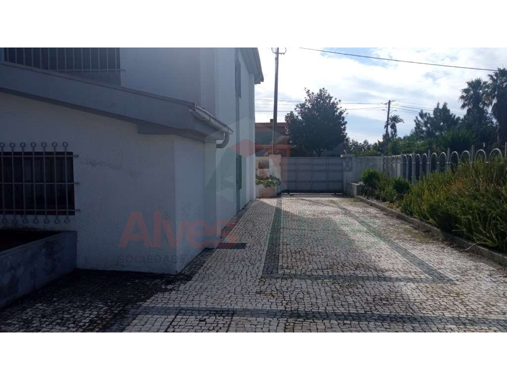 Moradia T5 de 4 frentes em Folgosa, Maia-18