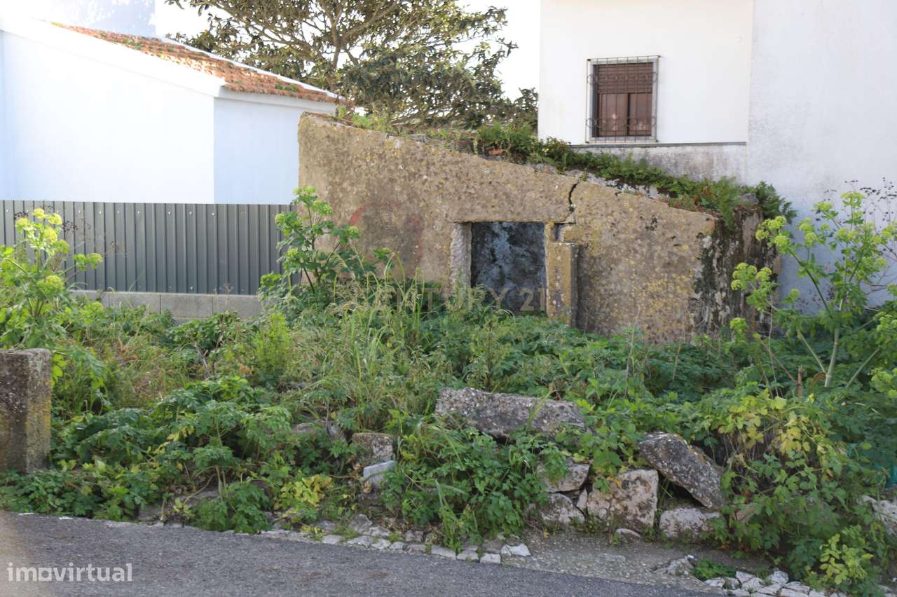Oportunidade Única -Ruína Urbana em Morelena com Potencial Incrível-11