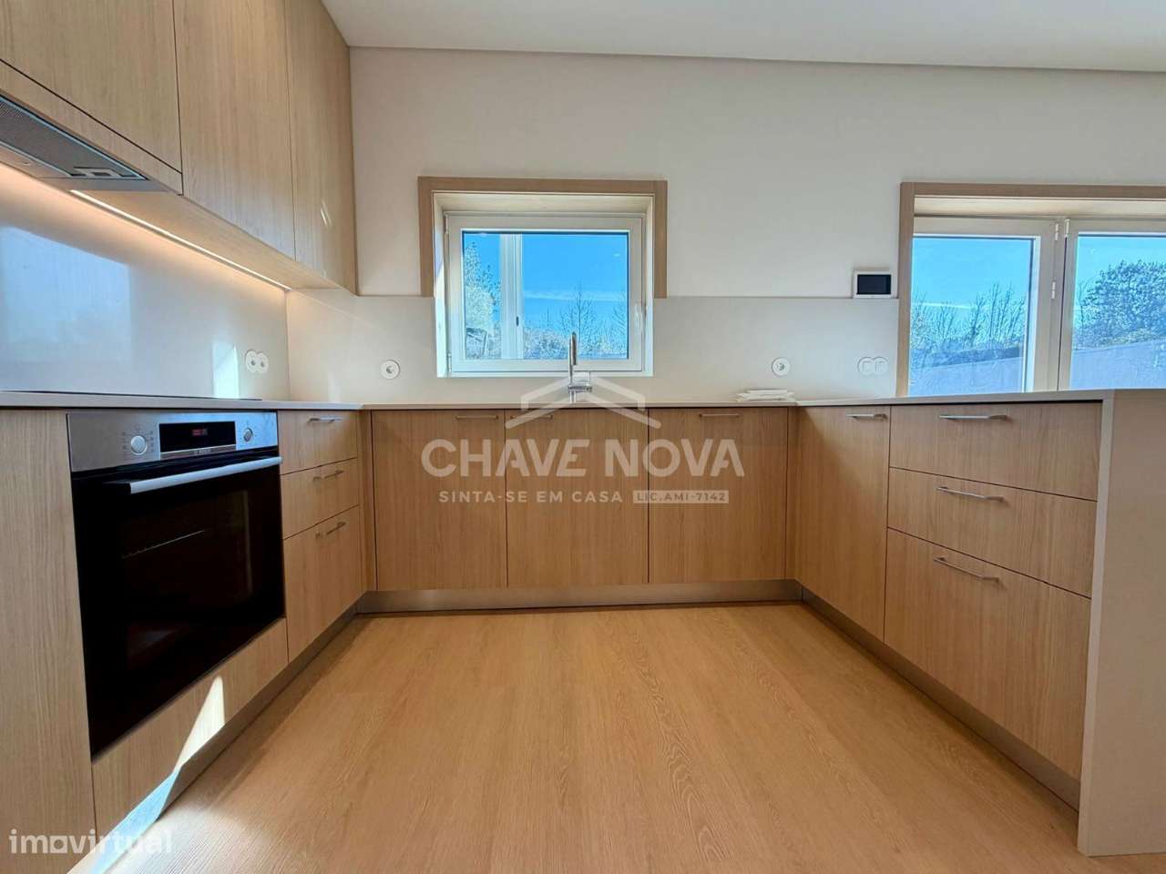 Apartamento T2 Renovado com Terraço e garagem Box-3