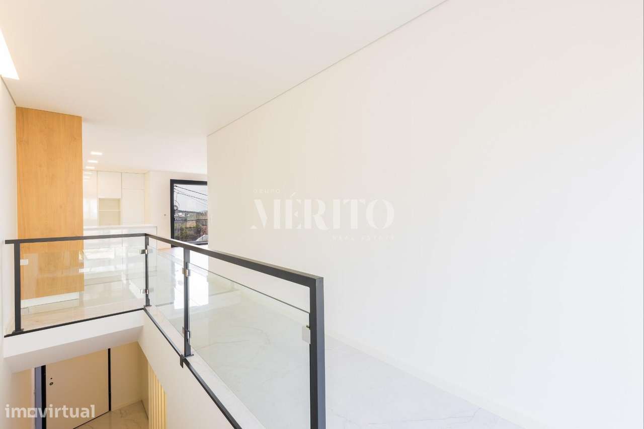 MORADIA T3 GEMINADA - NOVA-12