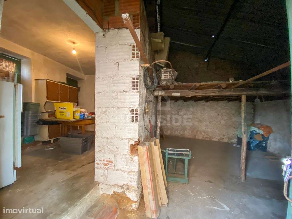 Moradia Independente Em Escalos De Baixo-41