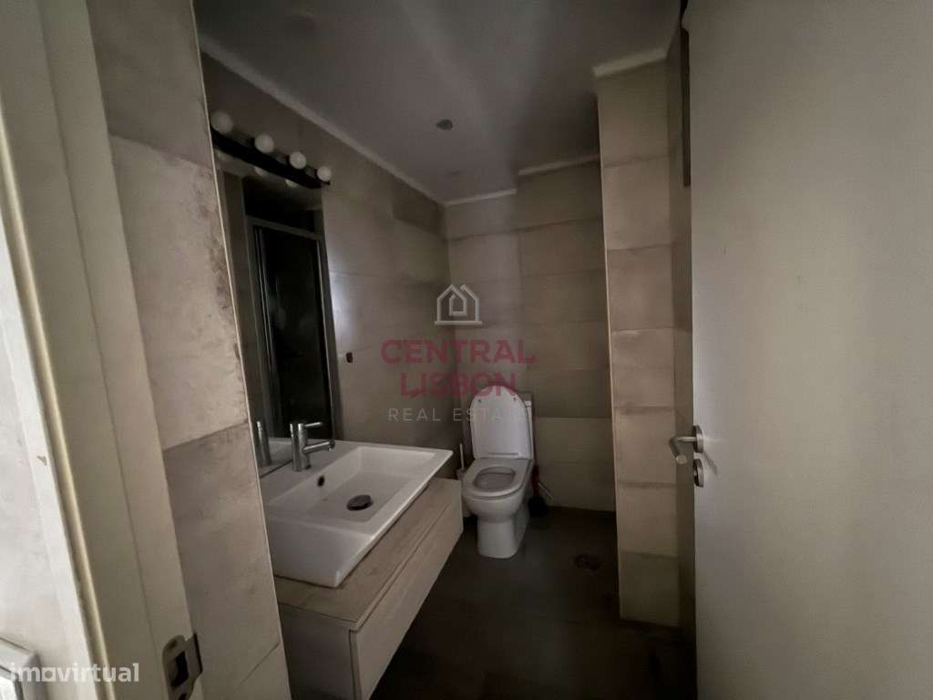 T4+1 com Terraço e Logradouro em Arroios | Possibilidade de Duas Zo...-14