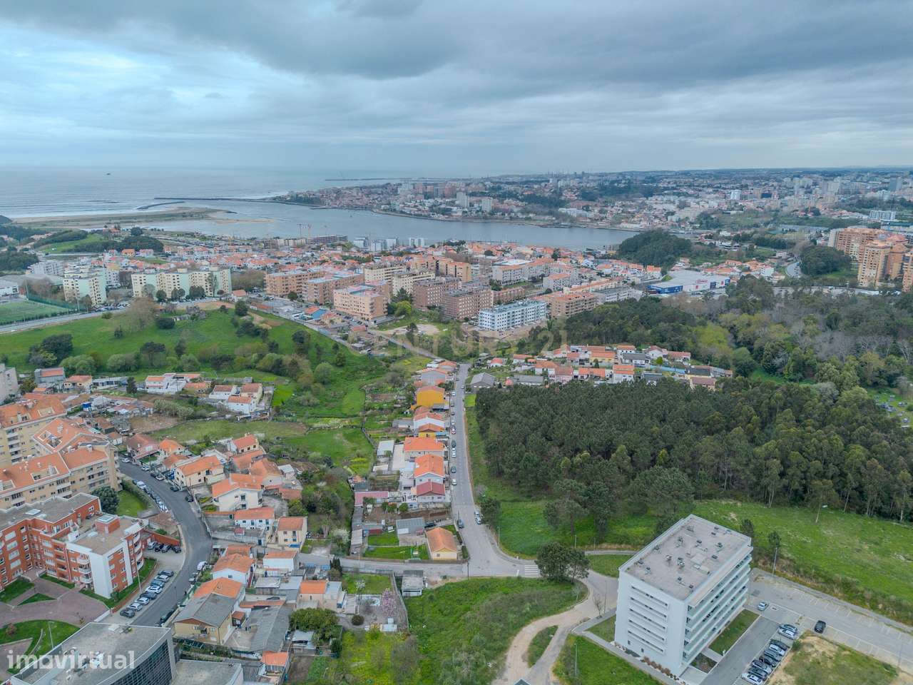 Luminoso T3+1 com Escritório e Varandas – Canidelo, Gaia-45