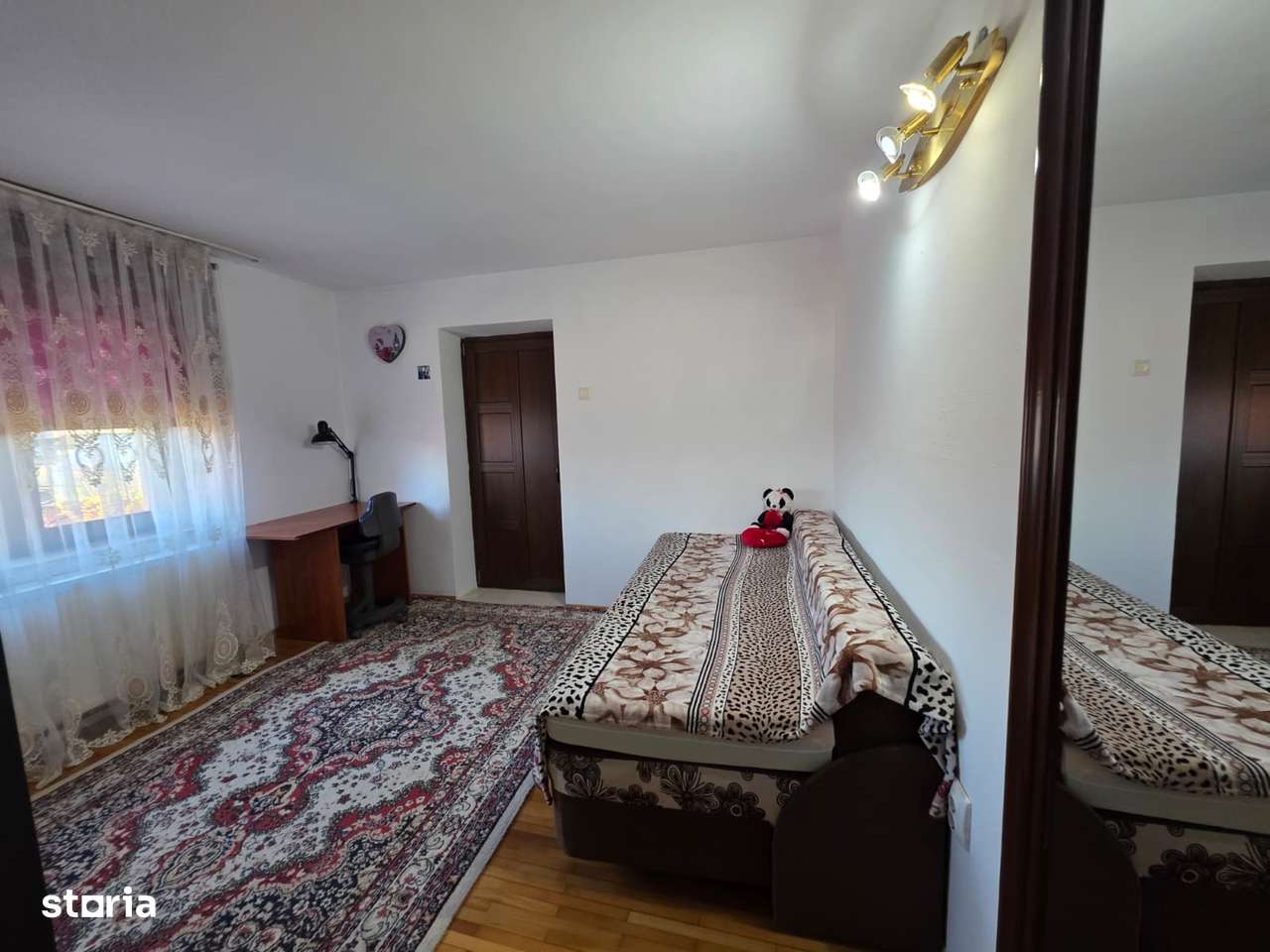 Vilă din cărămidă mobilată și utilată, 331 mp utili și teren 2.600 mp - Imagine principală: 5/17