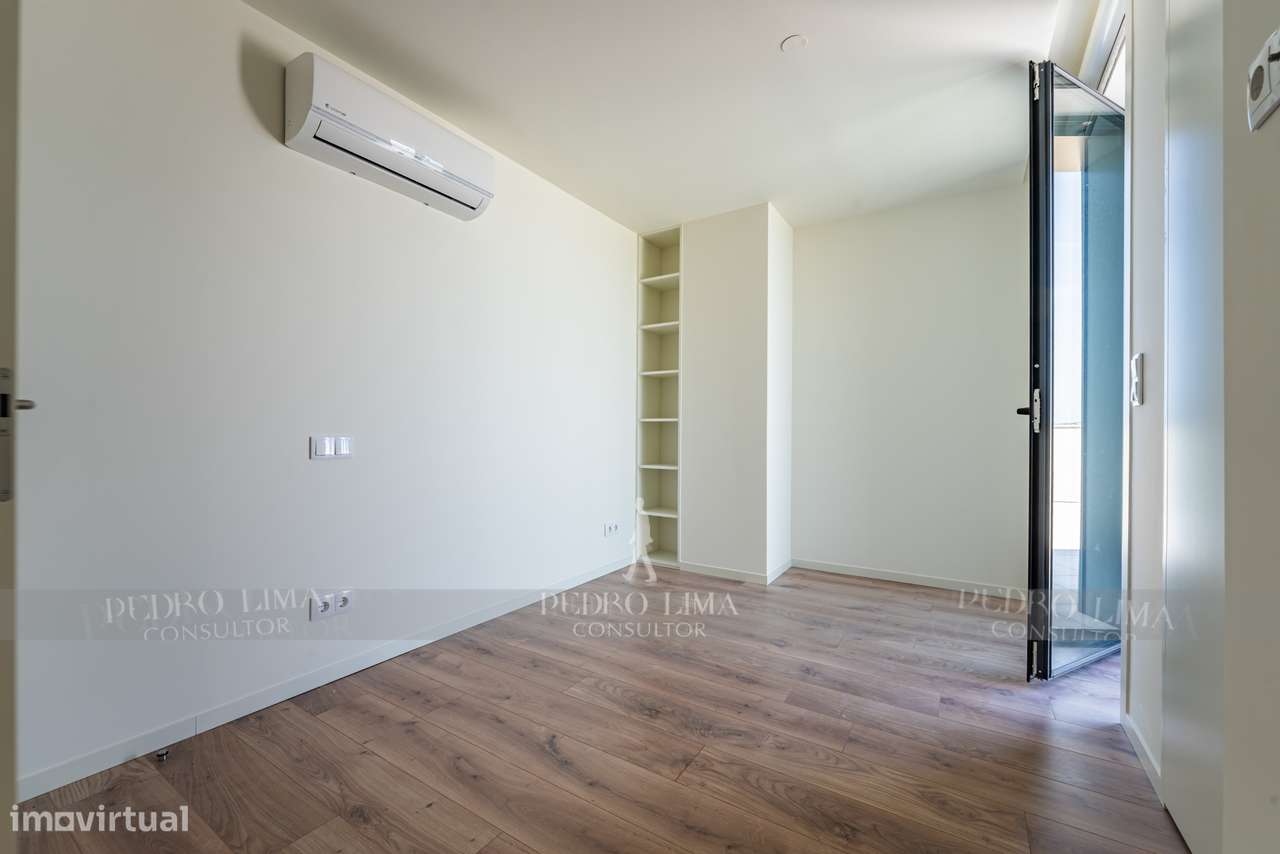 T2 NOVO com 241m2 com Terraços e 2 lugares de Garagem-17