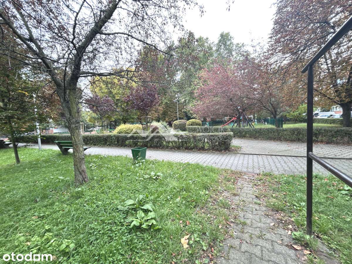 KLucze w biurze Zadbane 3M osobna kuchnia Centrum-14